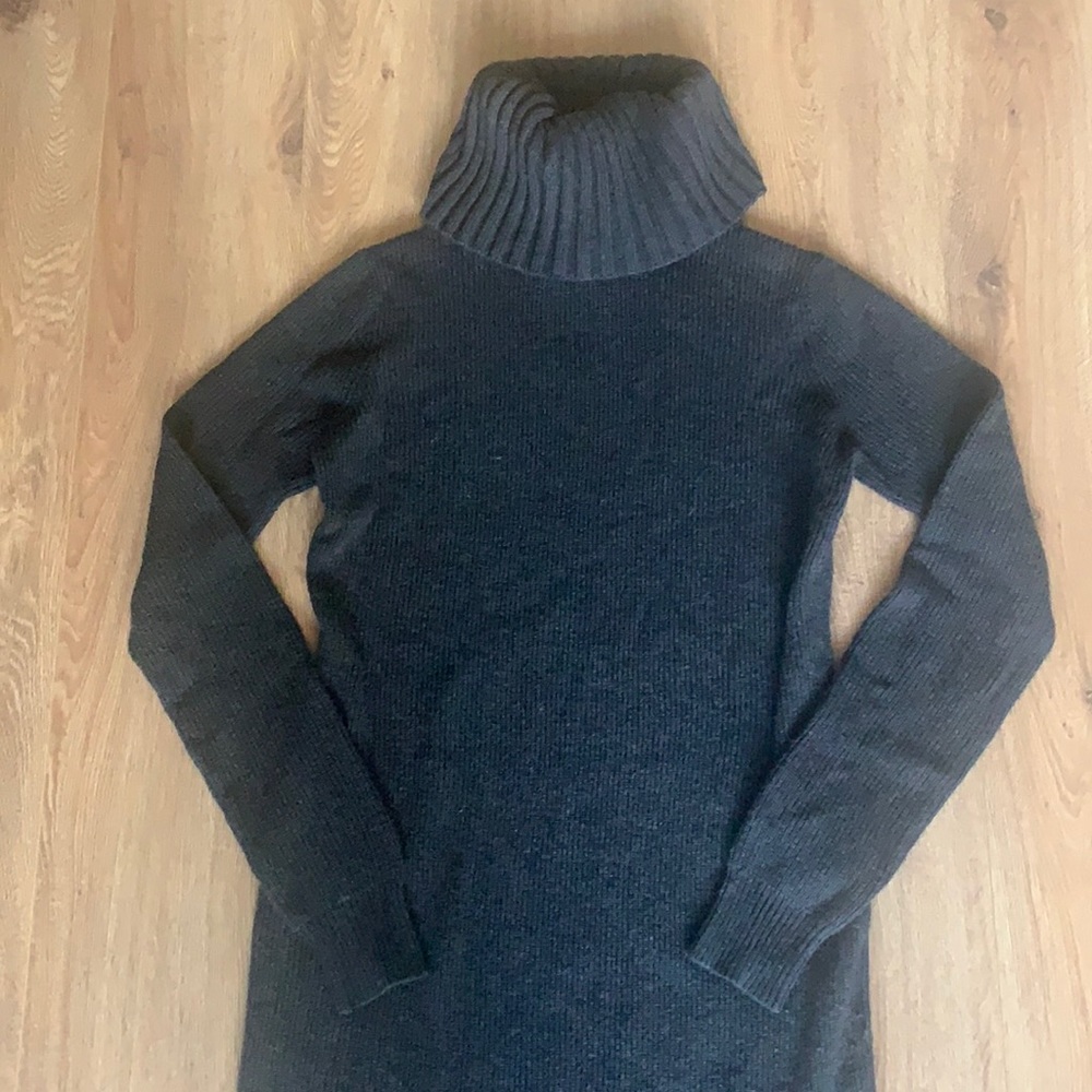 Beautiful H&M rib knit sweater dress size XS